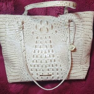 Elegant Cream Crocodile-Embossed Tote Bag